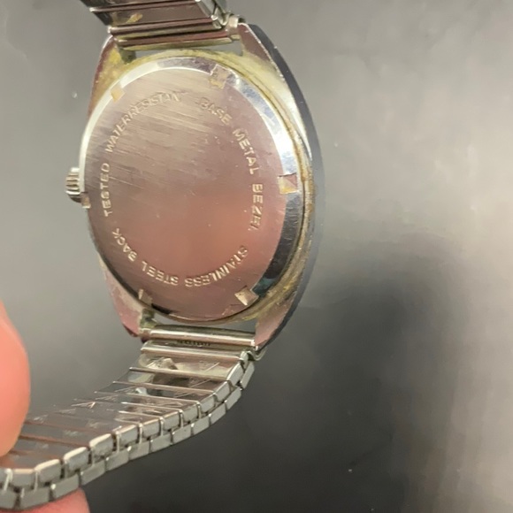 Vintage Clinton Mens Mechanical Watch Black Dial 17J Day/Date Runs - Picture 4 of 4